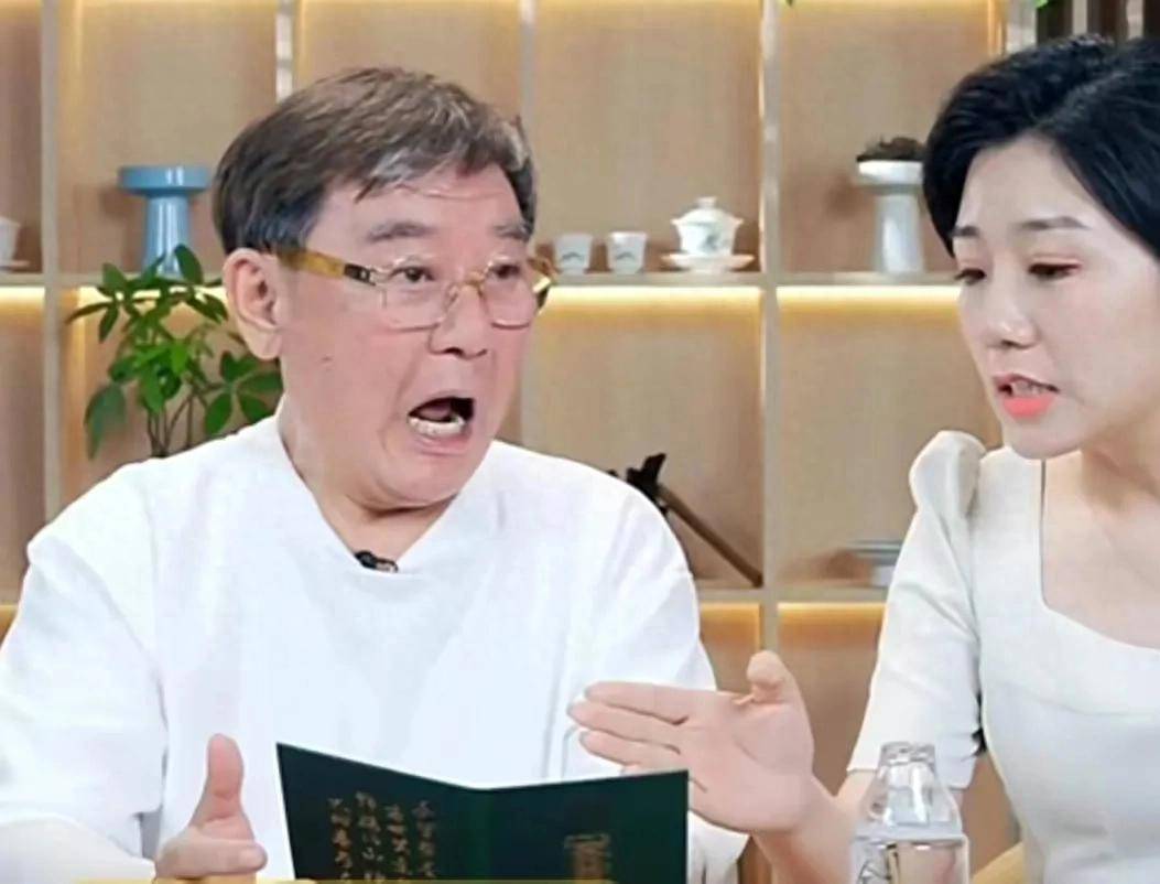 在李立群的描述中,他有两个儿子,一个女儿,以及一个一直为家庭牺牲和