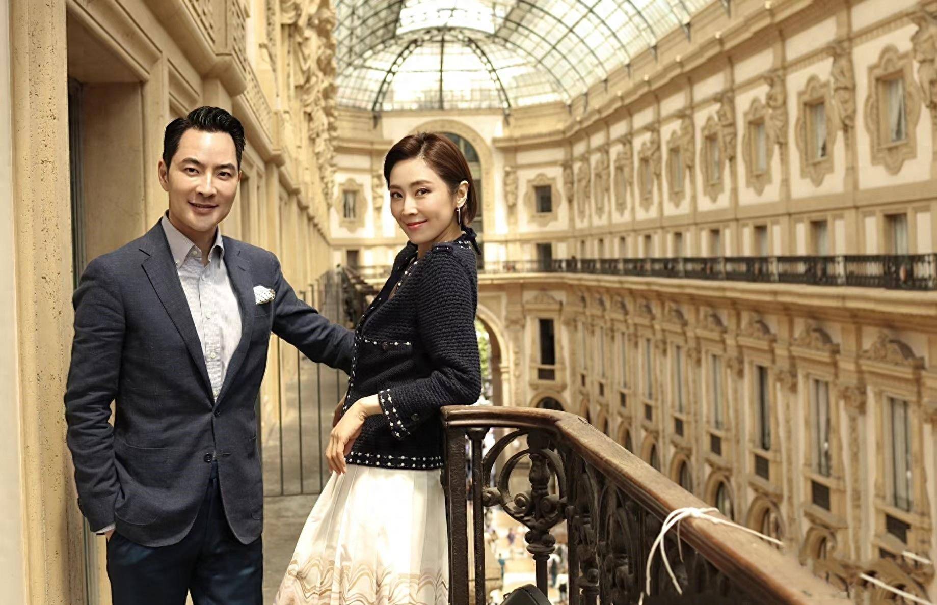 周丽淇携老公傅程鹏聚餐!