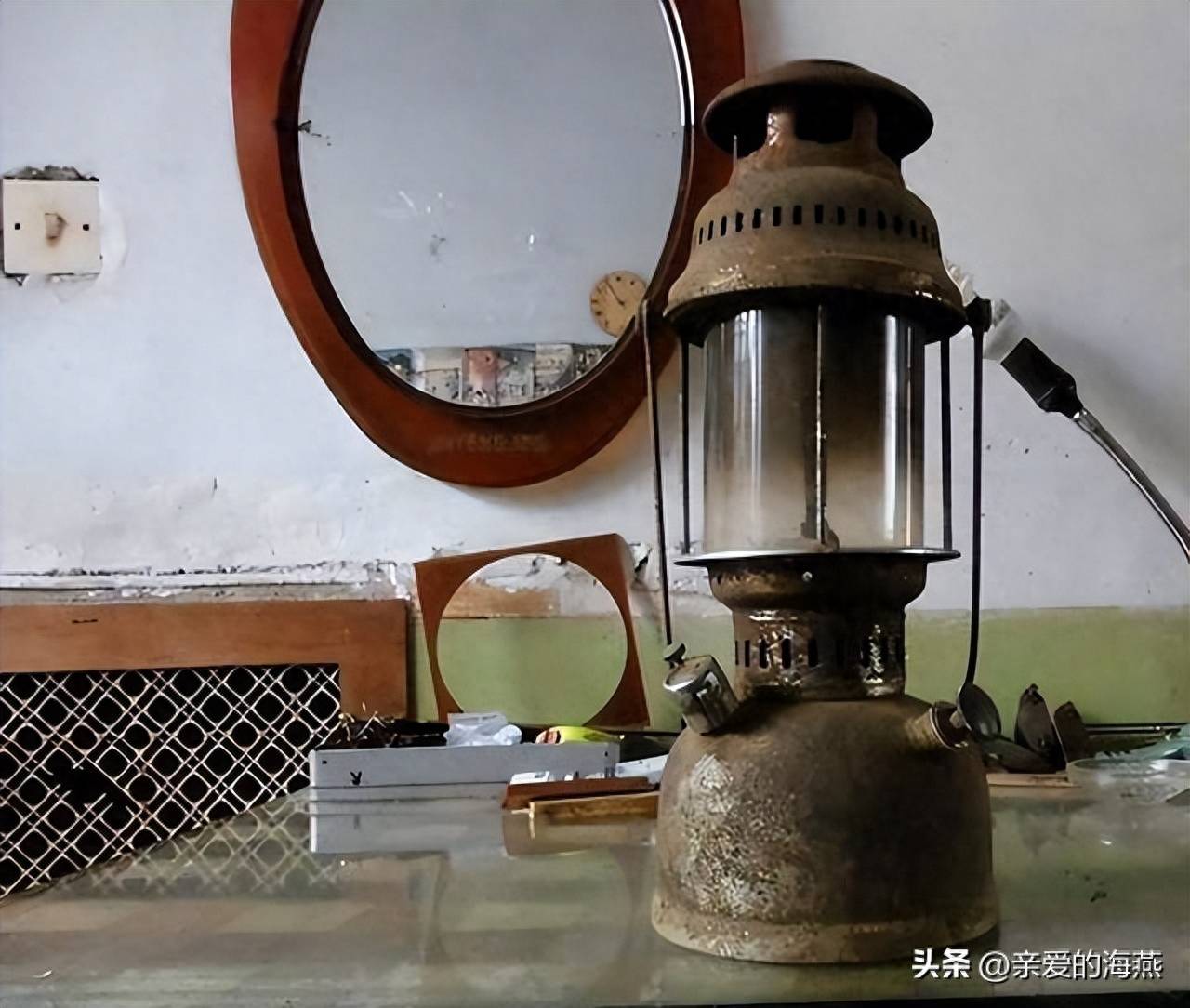 12,汽油灯我们叫气灯,它烧洋油(煤油,火油),不是烧汽油,这个气灯加油