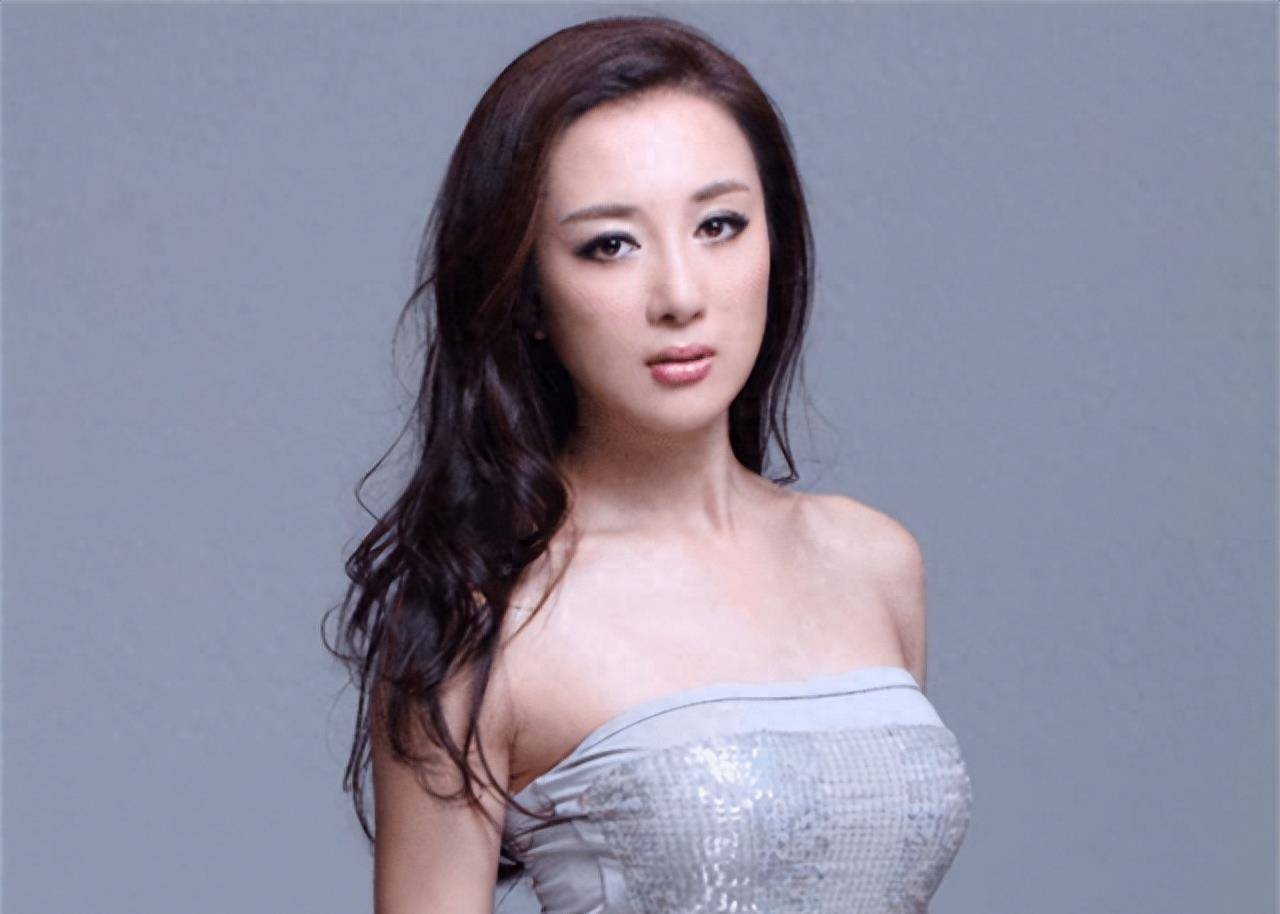 被狗咬毁容后,如今40岁靠演坏女人翻身_李依晓_叶璇_角色