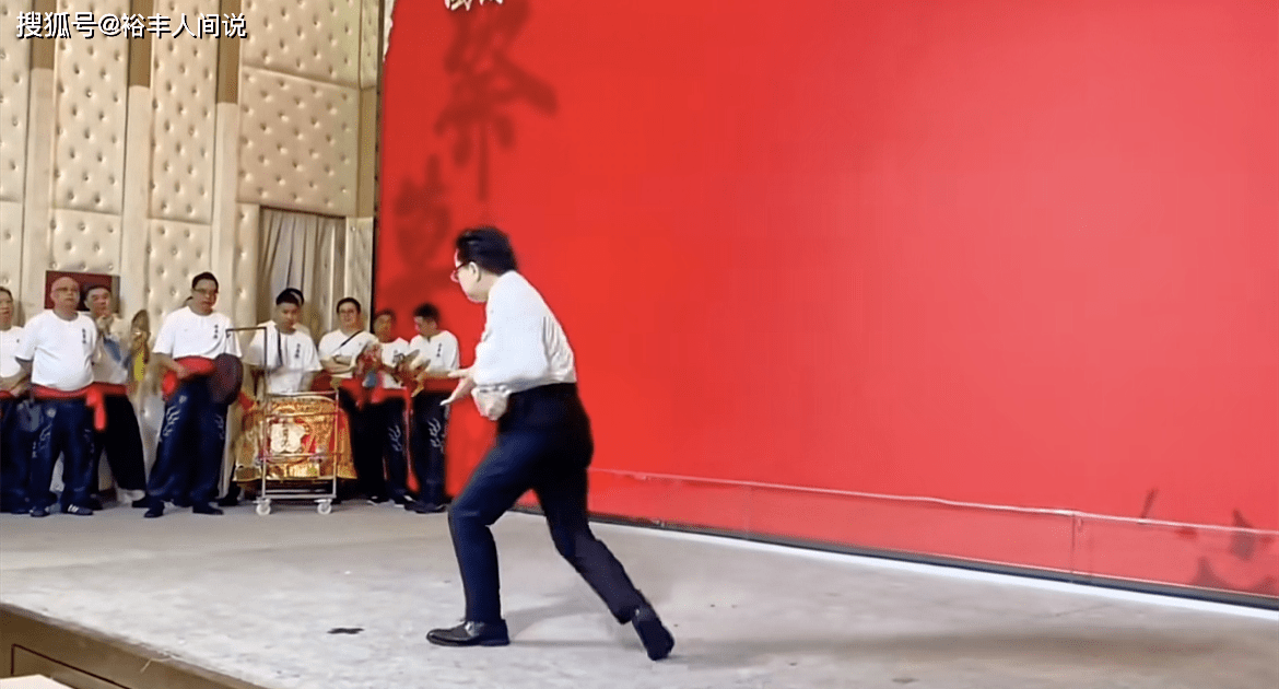 "龙头"向展伟参加武术活动!