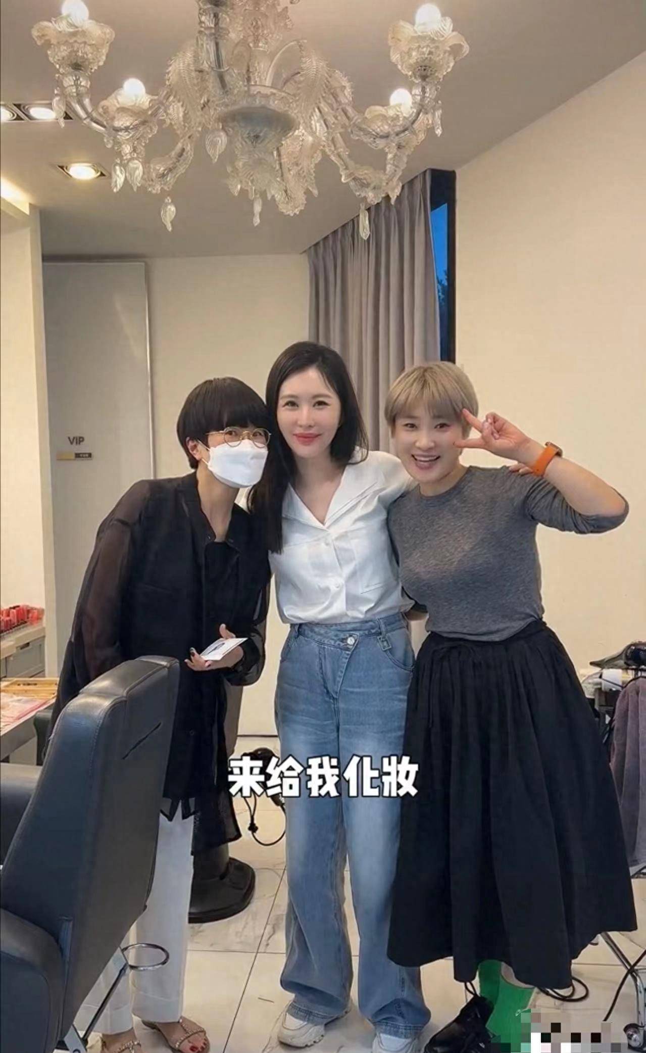 脸僵唇厚被疑整容,嫁王石已融入名流圈_社交_娱乐_脸颊