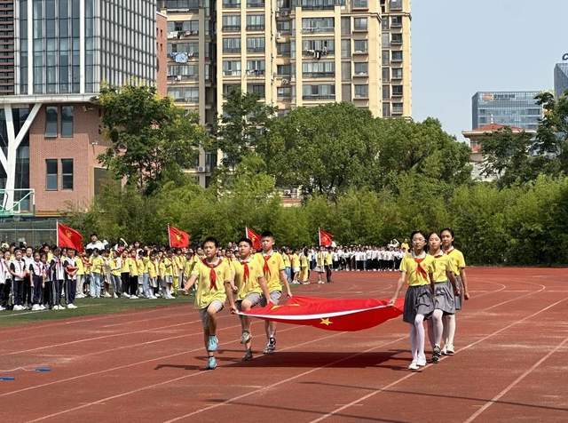 南通市崇川小学开展全民国防教育月主题宣传活动_少年智_爱国主义