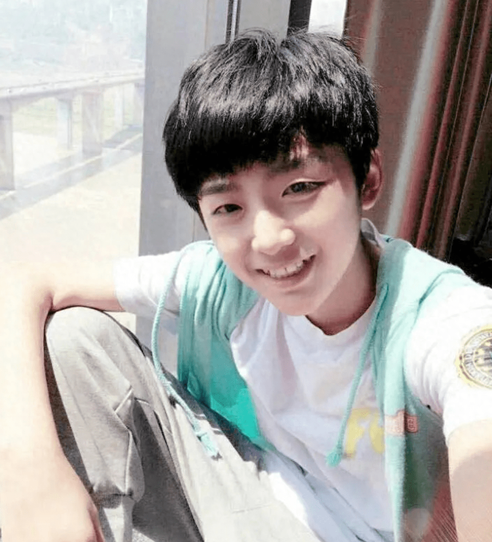 刘志宏官宣结婚喜讯,刚过法定两天就领证,曾是tfboys第四人_妻子_偶像