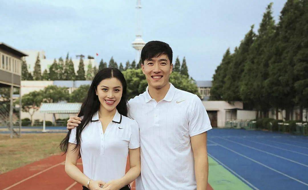 分手八年后,刘翔再婚娶初恋,至今未生育,葛天却活出自我!