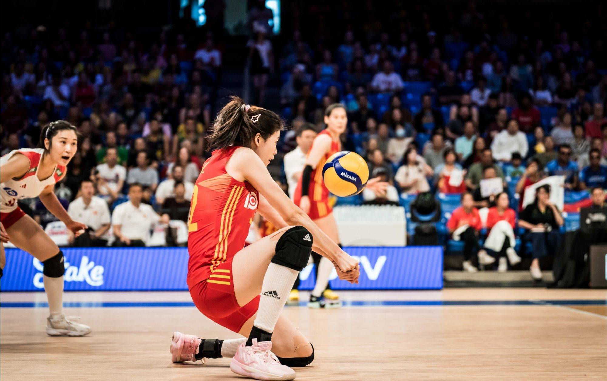 3-0完胜捷克女排,以小分比值优势排名第一_中国队_王云_得分