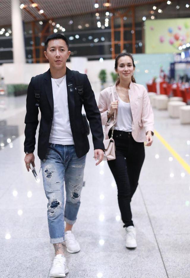 卢靖姗晒甜蜜合照为韩庚庆生,两人脸贴脸十分亲密_祝福_网友_生日