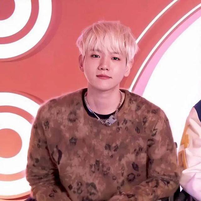 吴世勋长发眯眼像大叔,粉丝却用增肌反弹来挽尊_网友_组合_边伯贤