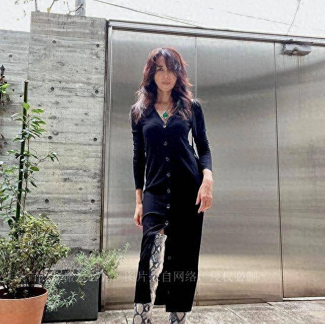 木村拓哉老婆女儿别墅秀腿比身材还长,工藤静香不输!