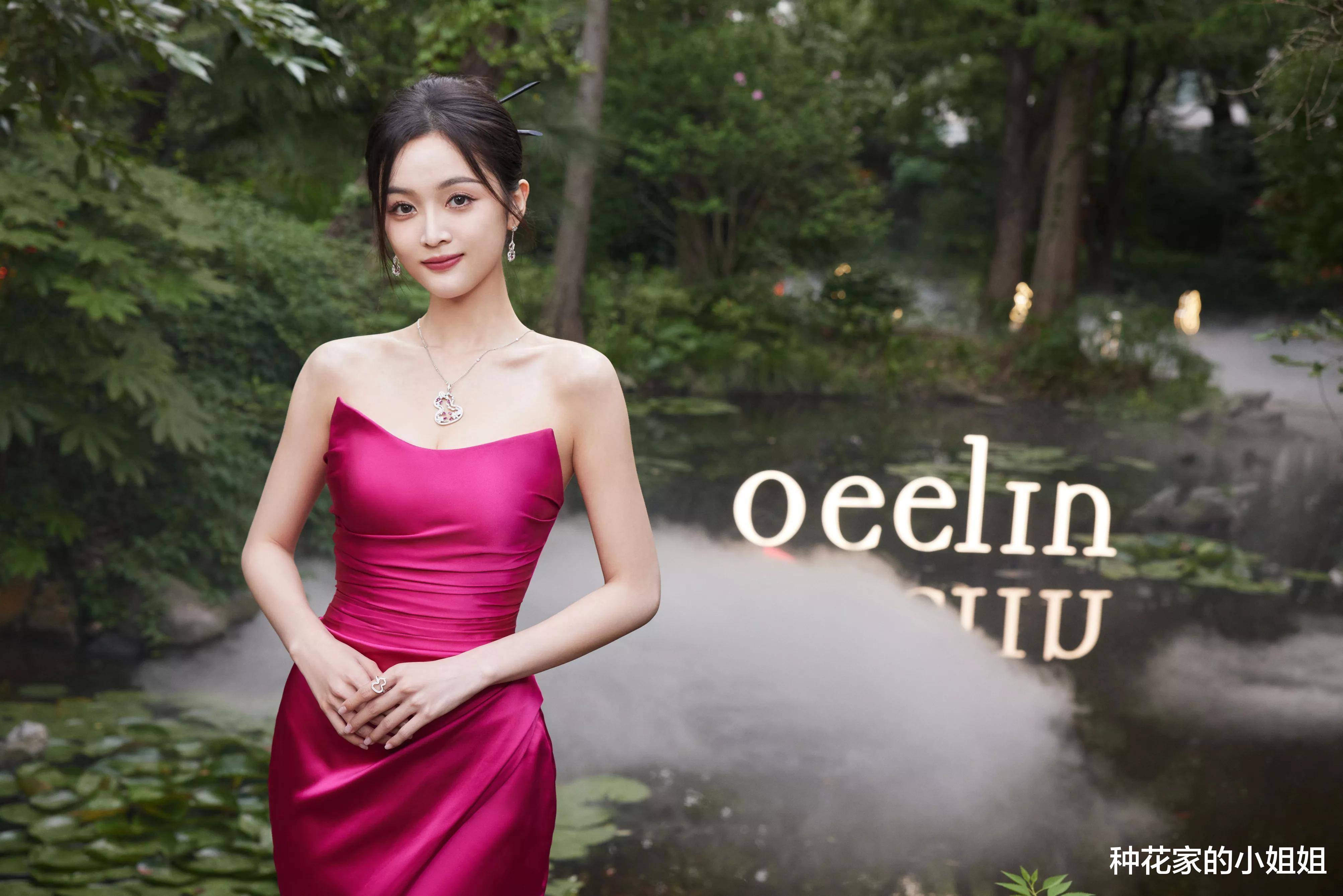 吴宣仪:俏丽美艳!