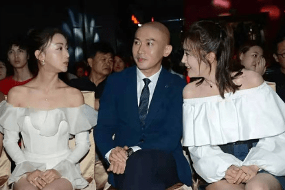 秦岚和吴谨言合影火了,气质差距太大,被指像"妈妈和女儿"_吴金燕