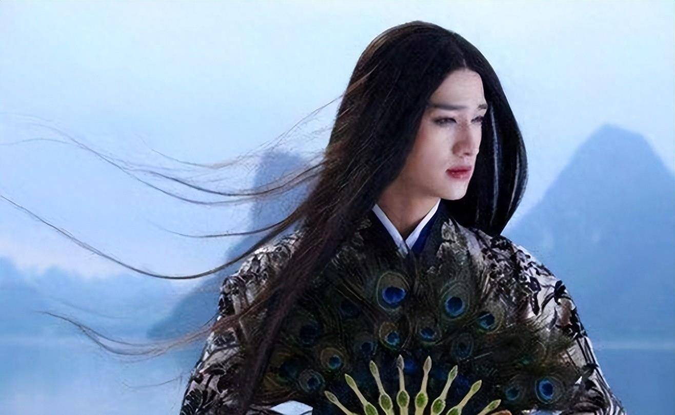 又带着韧劲的花千骨,不形于色,温润如玉的白子画,潇洒不羁的东方彧卿