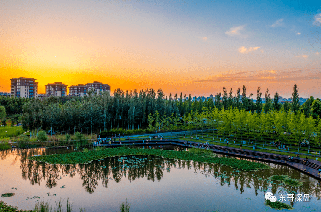 这个盘,距离已经开通运营的西安地铁一号线沣河森林公园站3公里,开车