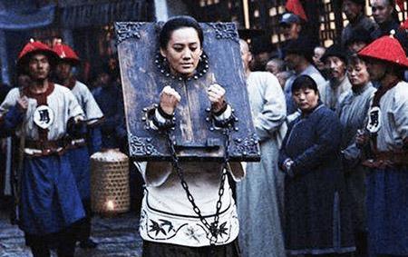 女侠秋瑾突破封建牢笼,献身革命;就义后,致审案官员愧愤而亡_徐锡麟
