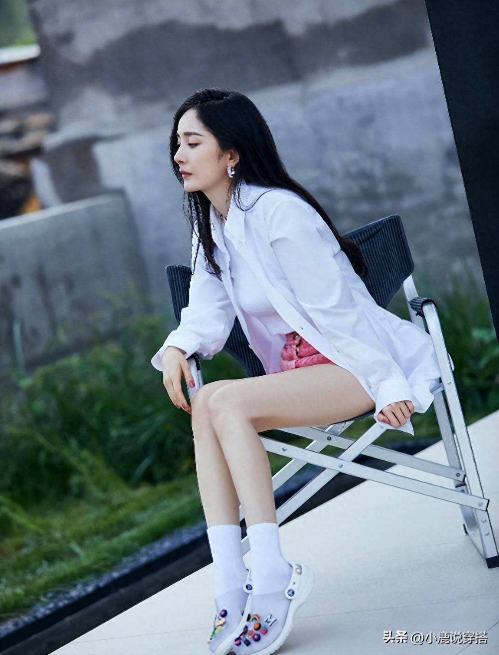 杨幂玉足大白腿写真·又酷又飒,美腿白皙玉足迷人,妩媚动人_时尚_整体