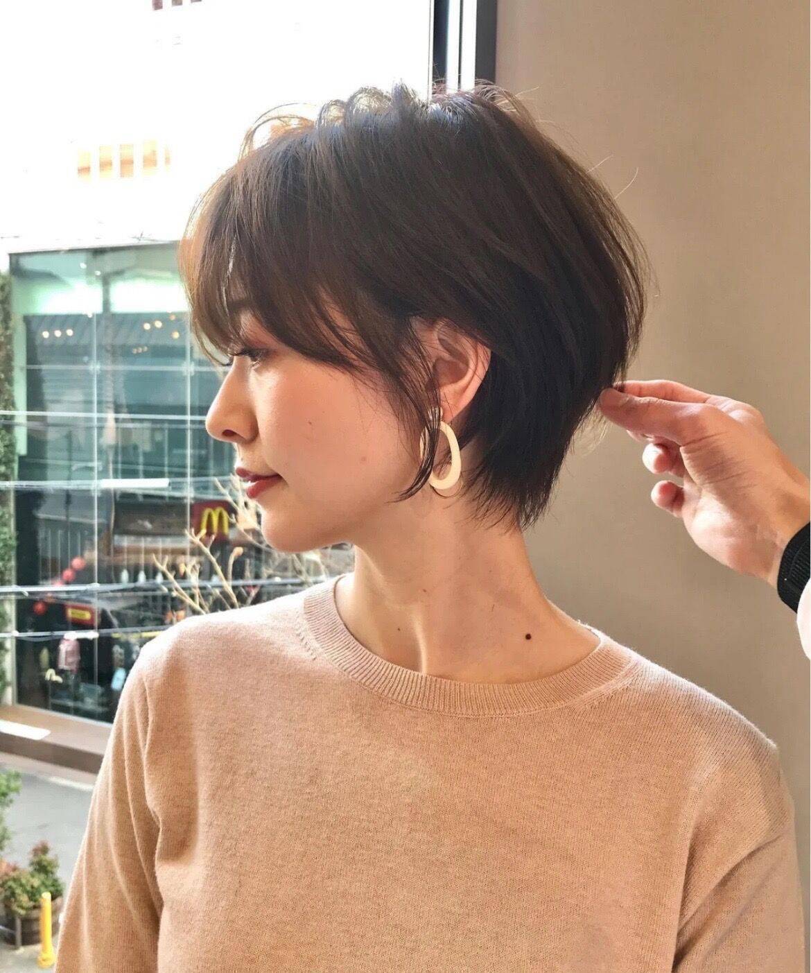 女人的头发"宜短不宜长",不信看这4款短发烫,洋气又减龄_女性_发型