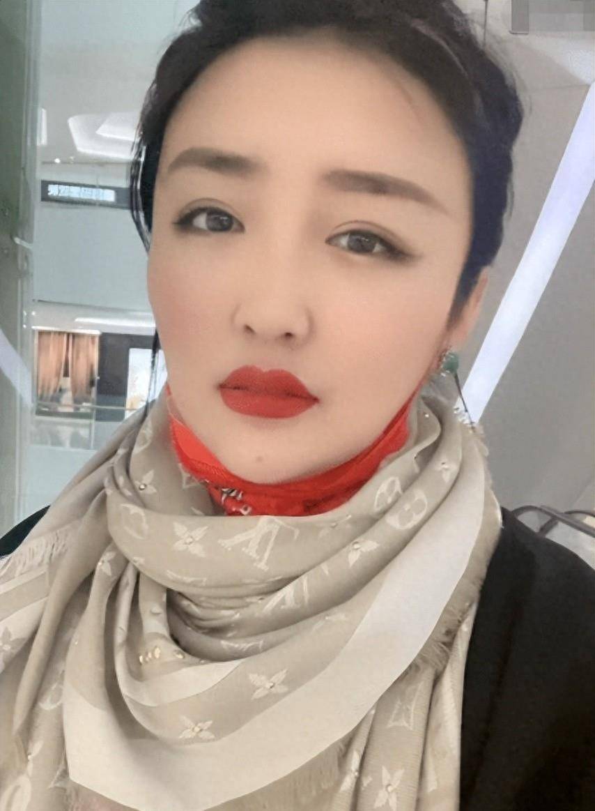 本山集团又有消息:乡村爱情中饰演王云的葛珊珊居然私信骂博主_社会