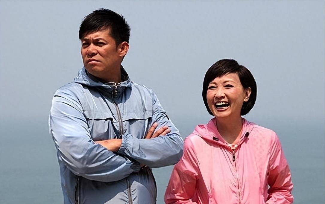 45年后,再看王美华用卑微换来的婚姻,和曾志伟分手是最好的选择_生活