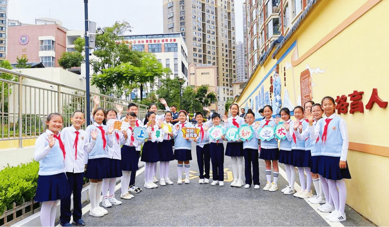 五华区龙翔小学图片