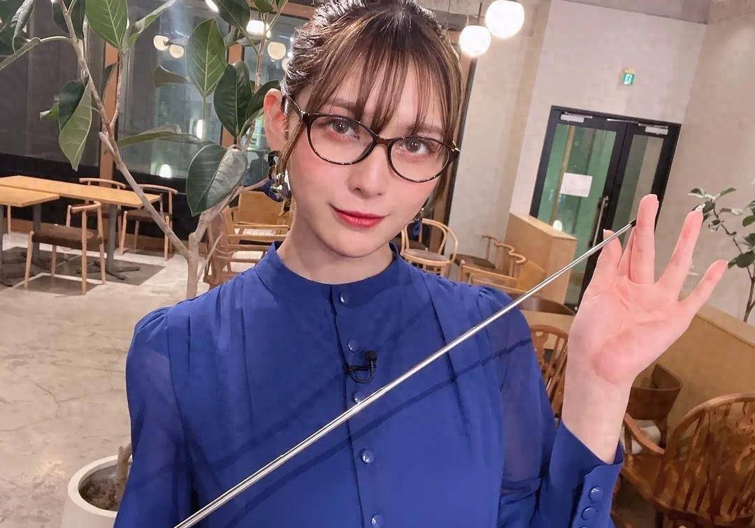 清纯表象下却有魔鬼身材!安洁拉芽衣,李钟硕:对她都爱不释手!_娱乐界_