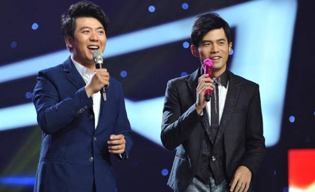 郎朗透露要当周杰伦太原演唱会嘉宾 二人同框路透曝光_黑色_口罩_白色