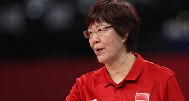 体育4人100分,李盈莹意外受伤,王芸璐回怼6字,郎平朱婷1进1出_球迷