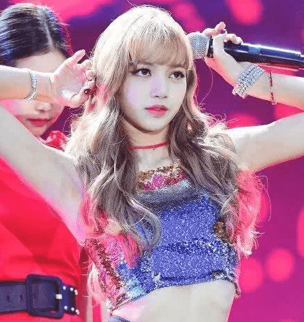 曝lisa为跳脱衣舞丰臀,不穿打底屁股半露,与三公子约会懒理风波_疯马