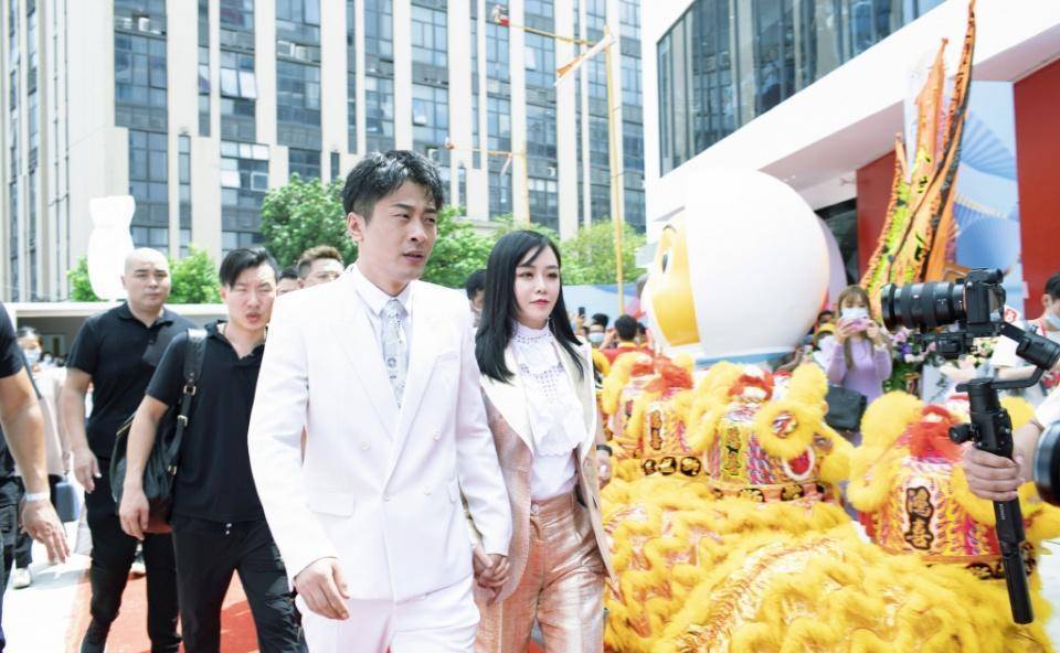 张雨绮回应直播事件引辛巴老婆不满?霸气护夫:我的底线就是你!