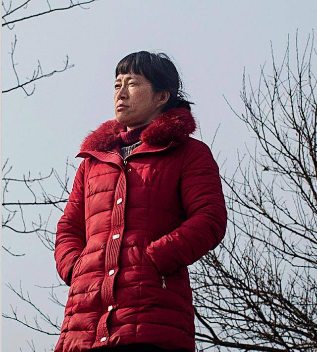 这个年近40岁的农村妇女不是别人,正是在2015年因一首《穿越大半个