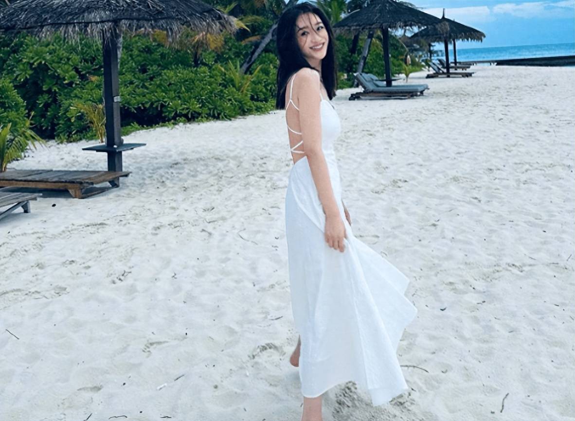 47岁李小冉大方晒照,罕穿比基尼秀身材,风采不减当年 _网友_感情_照片