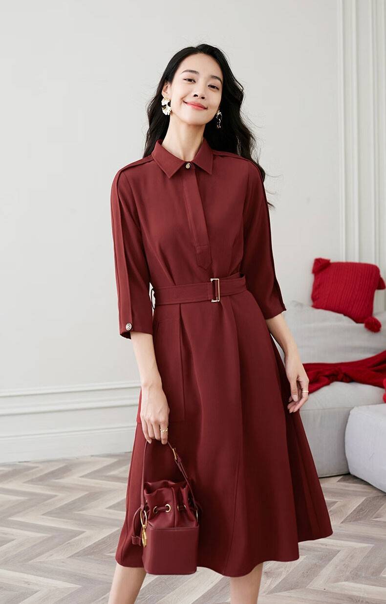 被这条衬衫裙惊艳到了,砖红色实在是太美了,低调而不失典雅气质