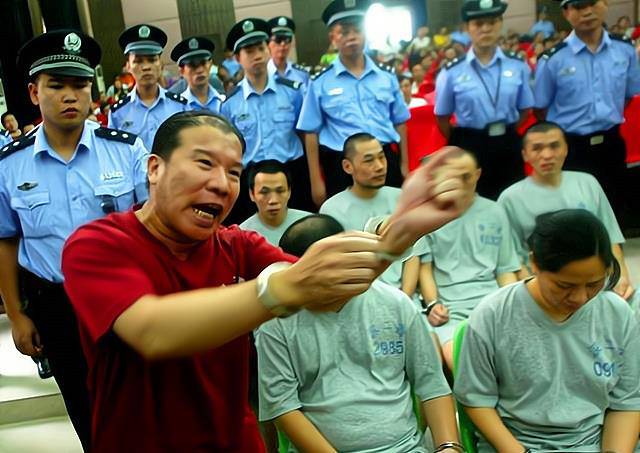 回顾深圳黑老大:前脚为黑危害百姓,后脚捐款成为"慈善家"_陈毅锋_团伙