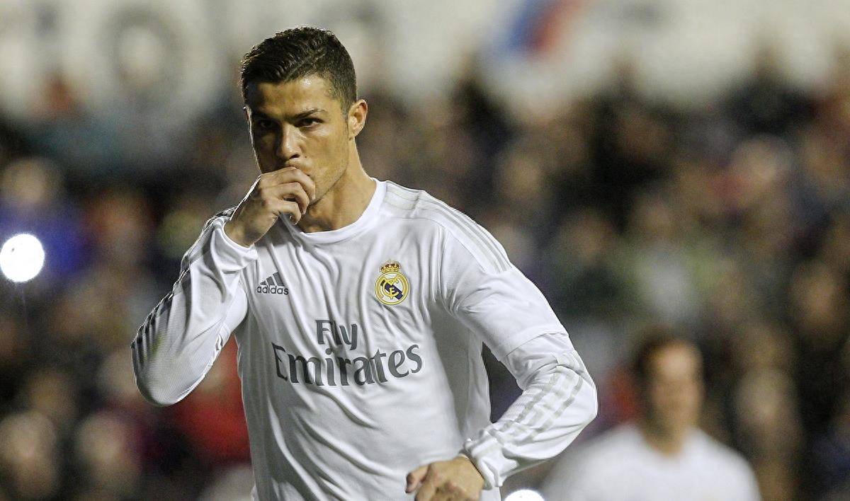 皇马新c罗踢丢主力,拿球就单干浪射,比他偶像还独_德里_比赛_球员