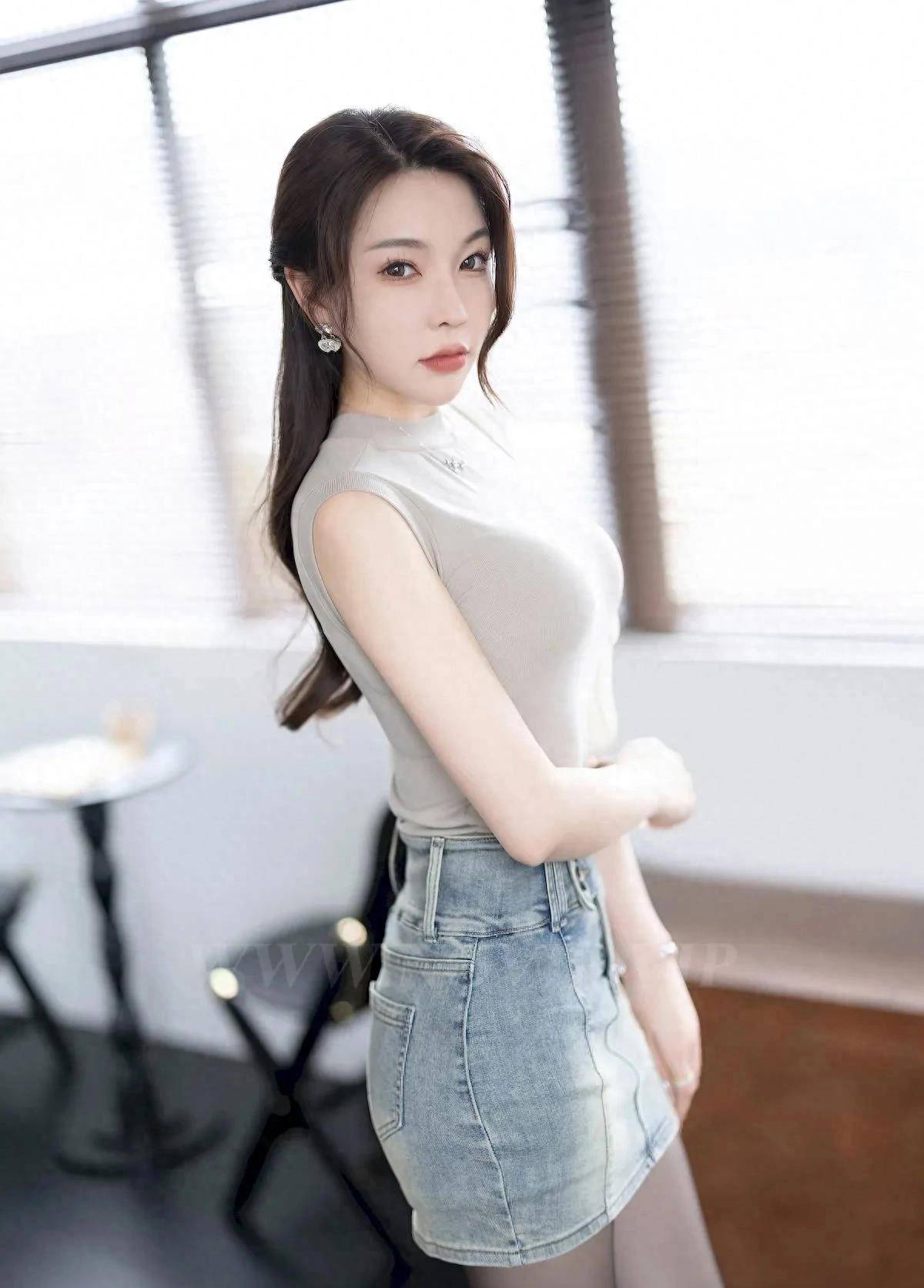 美图鉴赏丨美女不断换衣服