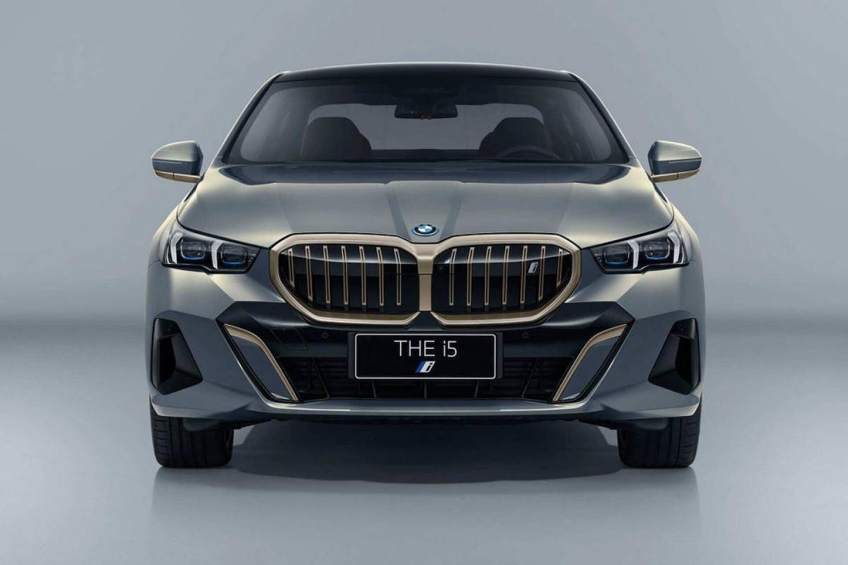全新宝马i5要来了,轴距超3米1,配31英寸8k屏,要硬刚蔚来et7?