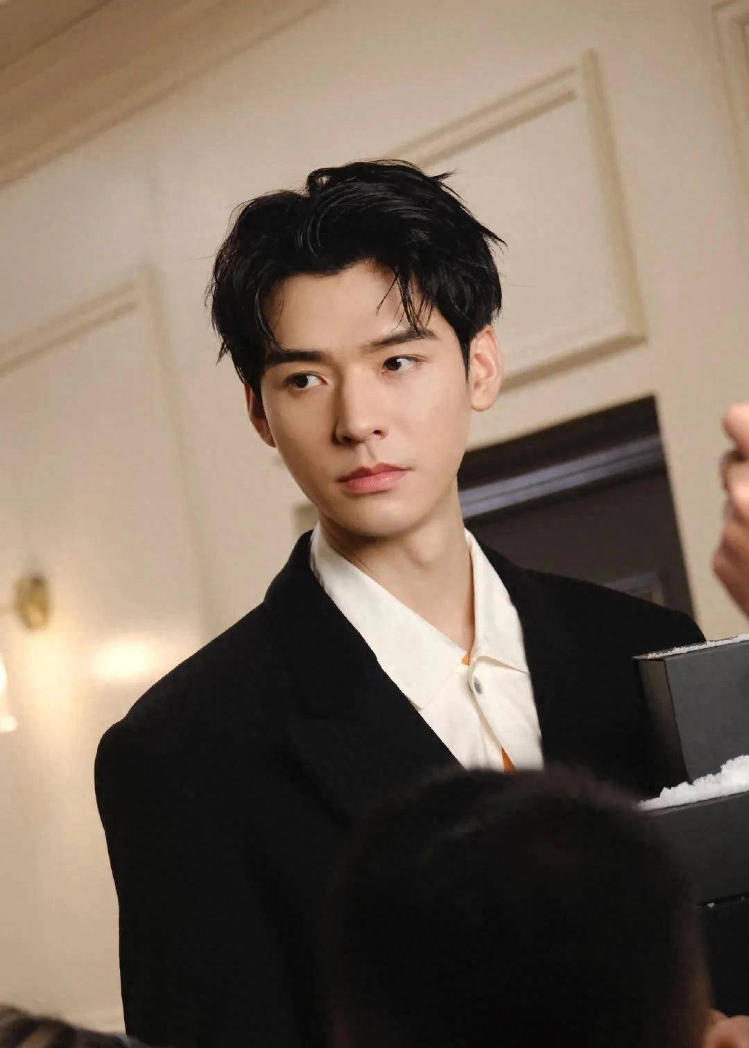 21娱乐瓜:龚俊任嘉伦檀健次赵露思吴磊关晓彤金晨文咏珊田嘉瑞_活动