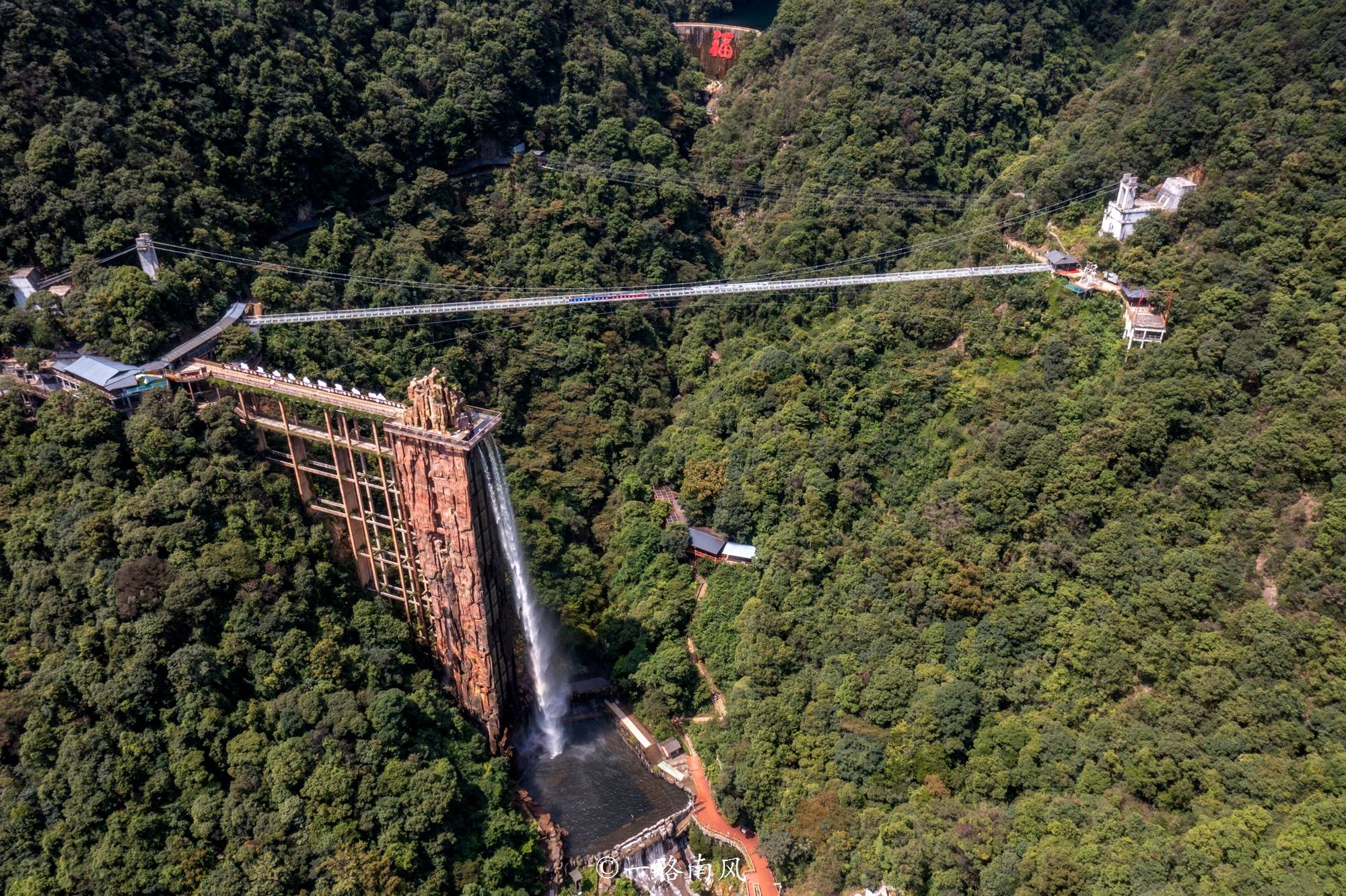 广东又有一个景区走红,好玩不累景色迷人,就叫韶关云门山_瀑布_玻璃