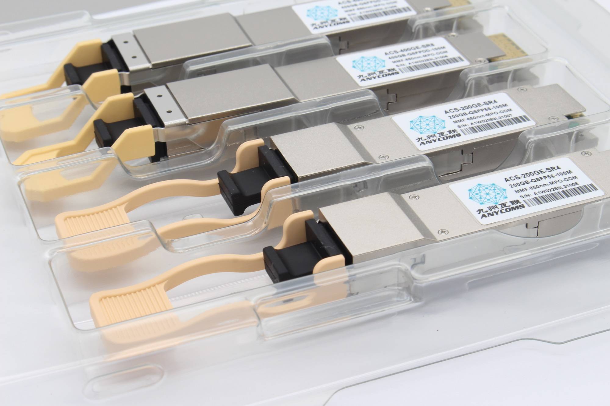 400g光模块是目前高速传输领域中的一种先进产品,被广泛应用于高性能