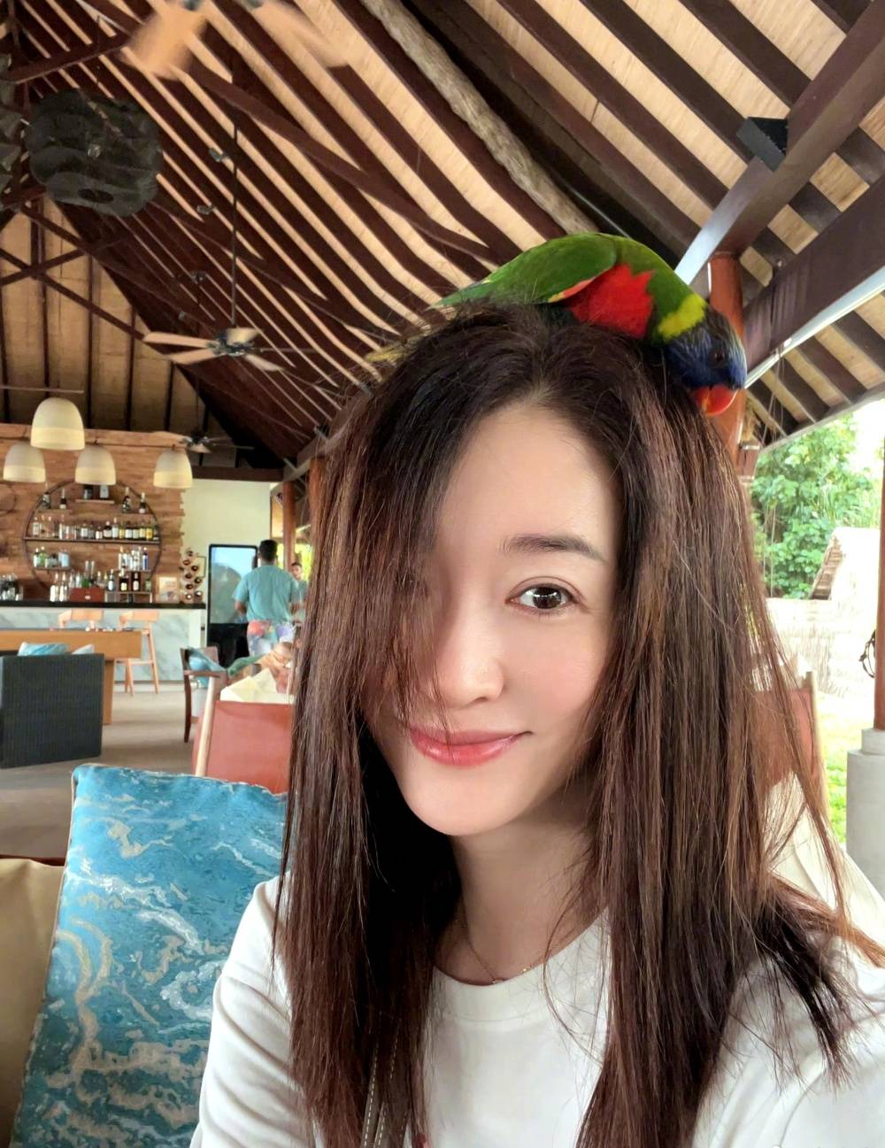 李小冉47岁沙滩辣照!比基尼雪白肌肤,身材完美揽眼球!_保养_状态_皮肤