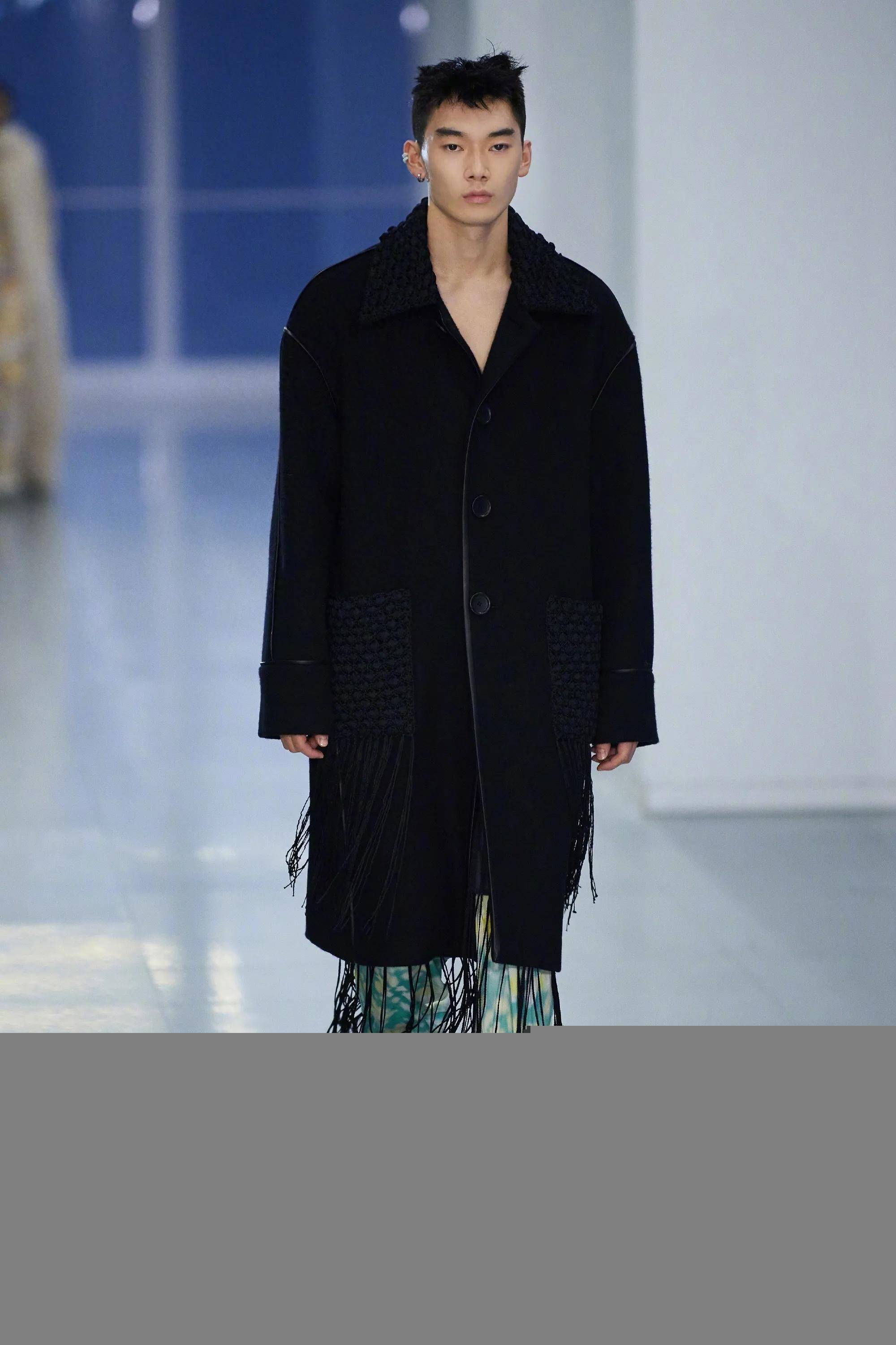 林依轮晒两个儿子同台走秀照片,年轻时候的偶像孩子都这么大了!