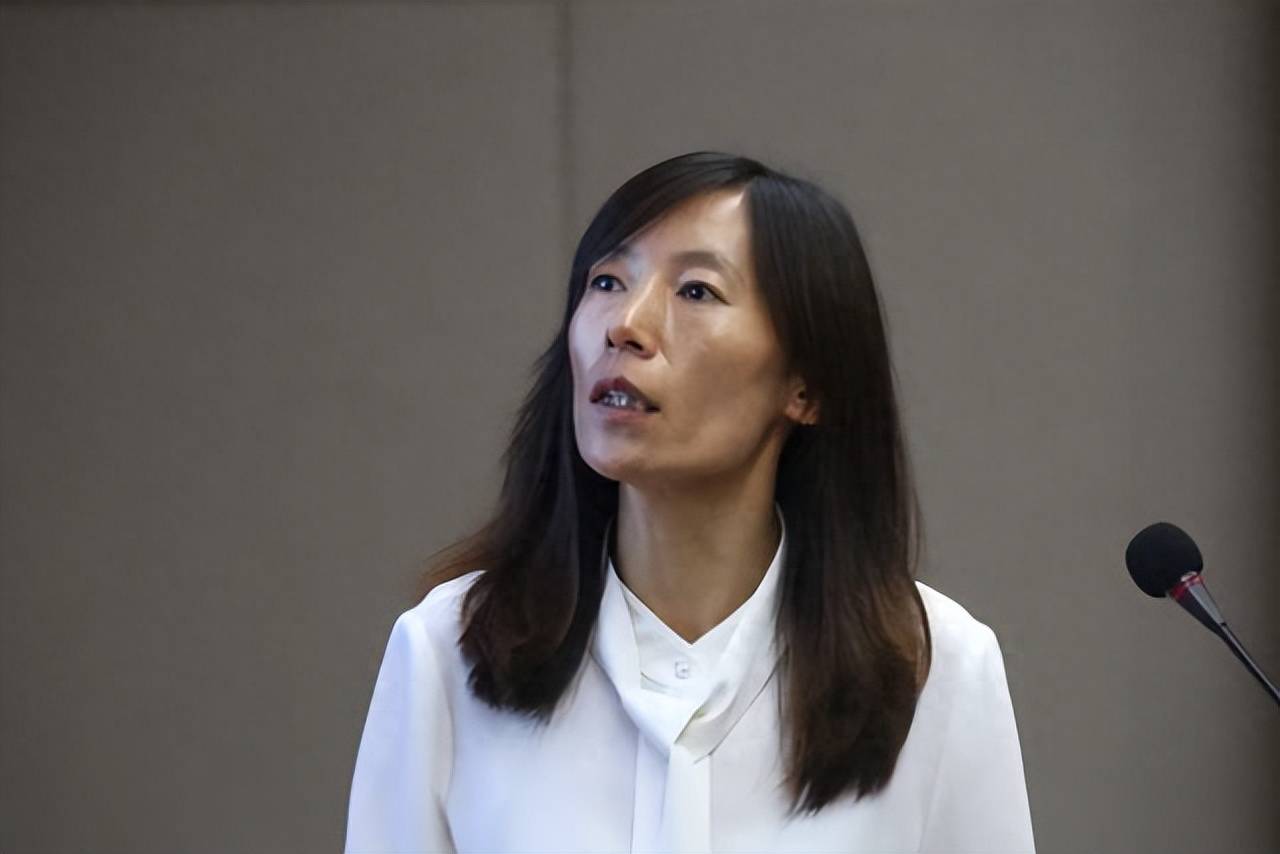 (张燕主题发言)青岛黄海学院国际商学院副院长,教授,博士王瑞峰,做"