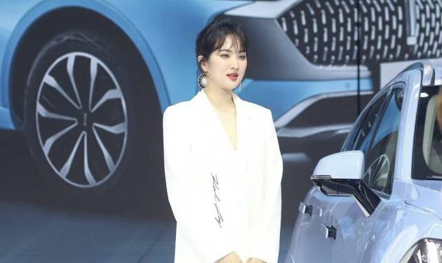 华为二公主姚安娜惹争议,难得"端庄优雅",却被嘲像女企业家_搜狐汽车