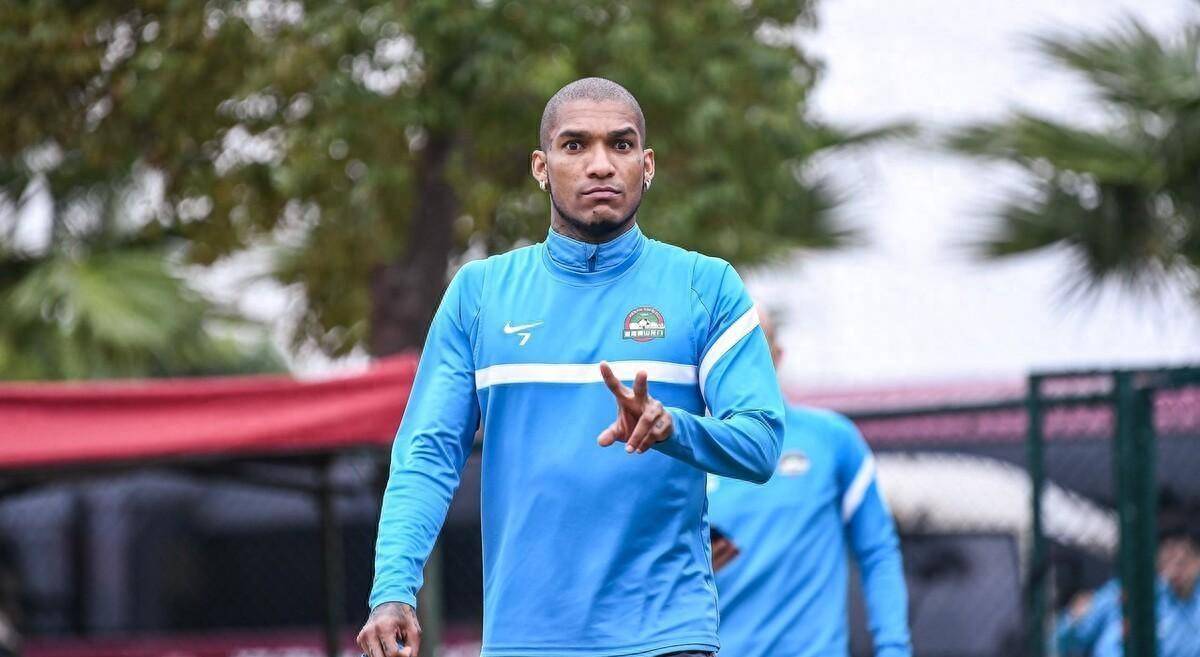 中超锋霸被逮捕,女友横躺街头,刚与多名前妻冲突_卡兰加_河南队_巴西