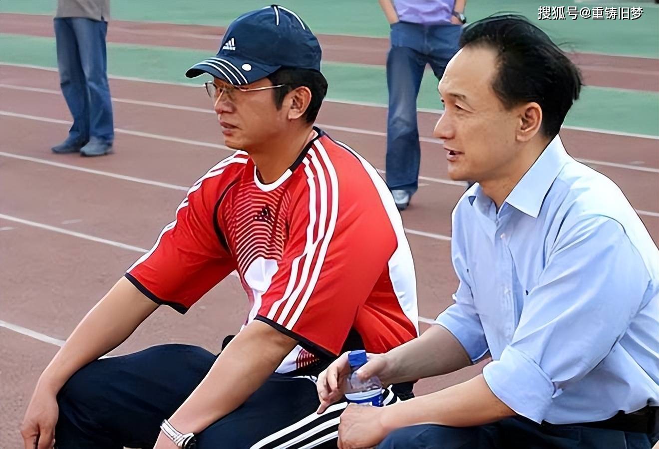 重回社会,谢亚龙出狱后首次露面,上任新职务,月薪几万很满足_中国