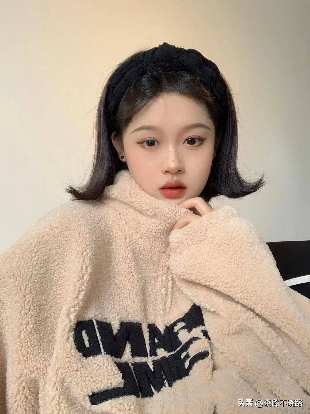 方脸适合卷发圆脸短发更美