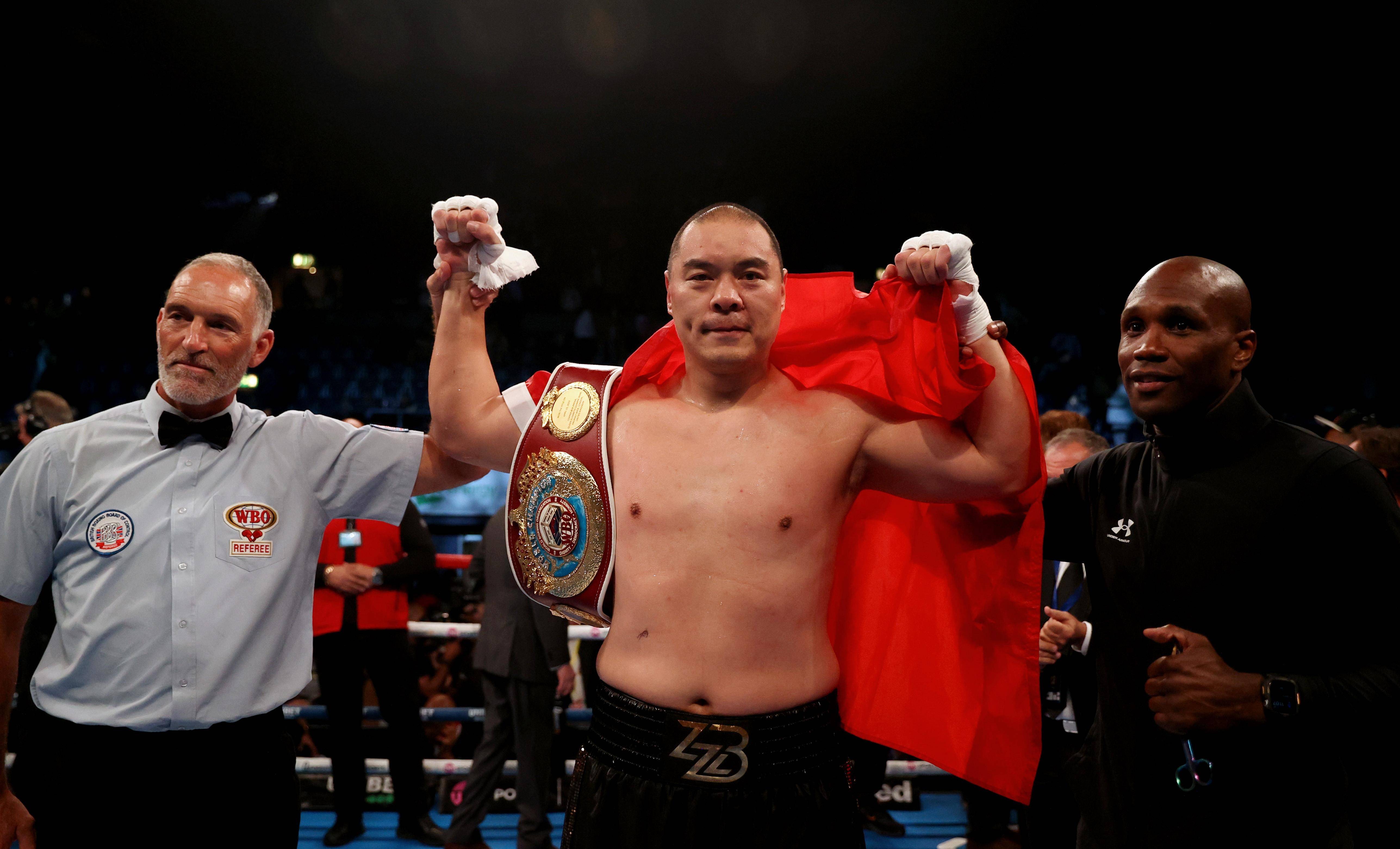 (体育)拳击-张志磊再胜乔伊斯 捍卫重量级过渡拳王金腰带_新华社_李颖