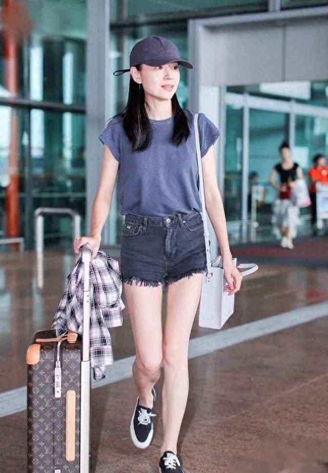 董洁,别再这样了!他骨瘦如柴,毫无个性,他怎么还穿得像主播?