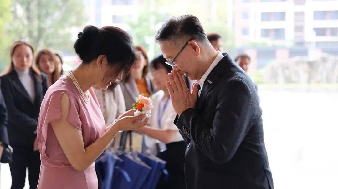 梅,肿瘤中心主任郝萍,神经疾病中心副主任蒋晓江,妇产科行政主任谭珂