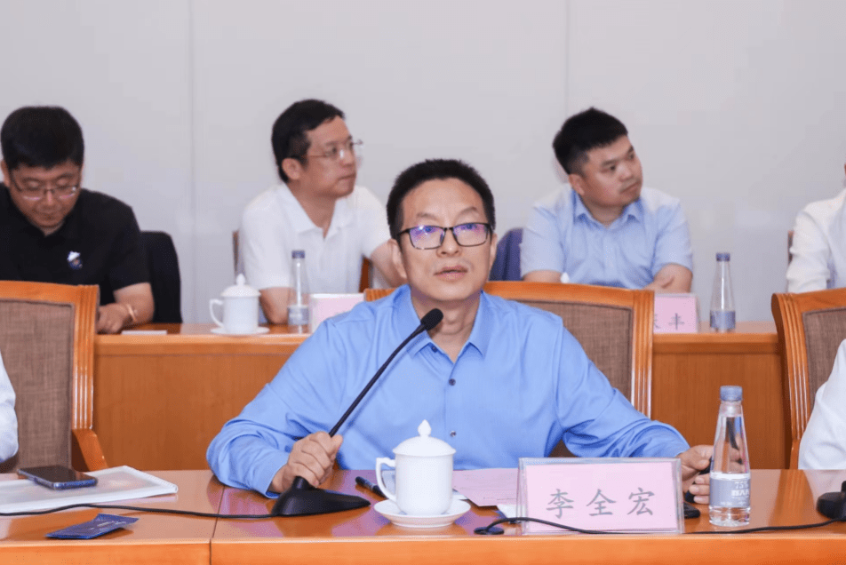 全球鹰酒业控股有限公司董事长李振达详细阐述全球鹰"四位一体细胞