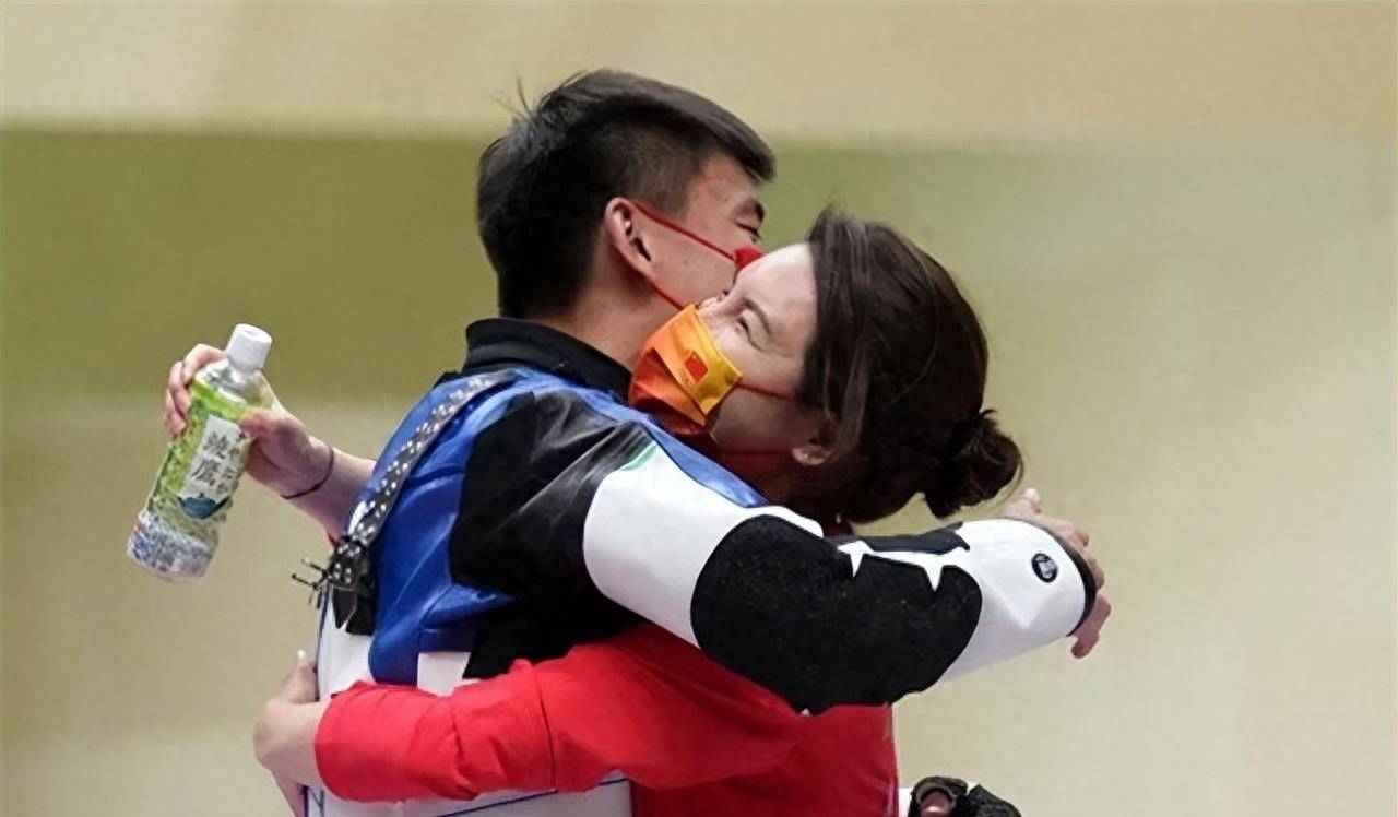 奥运冠军杜丽近况:年过40仍韵味十足,从满脸痘蜕变成颜值女神_庞伟